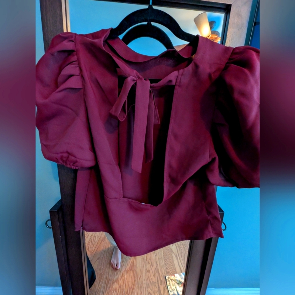 Express size M tie back top.